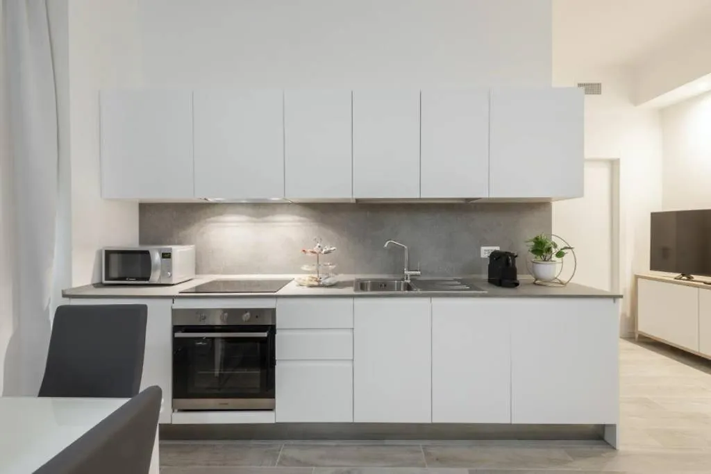 Milan Royal Suites - Centro Apartment