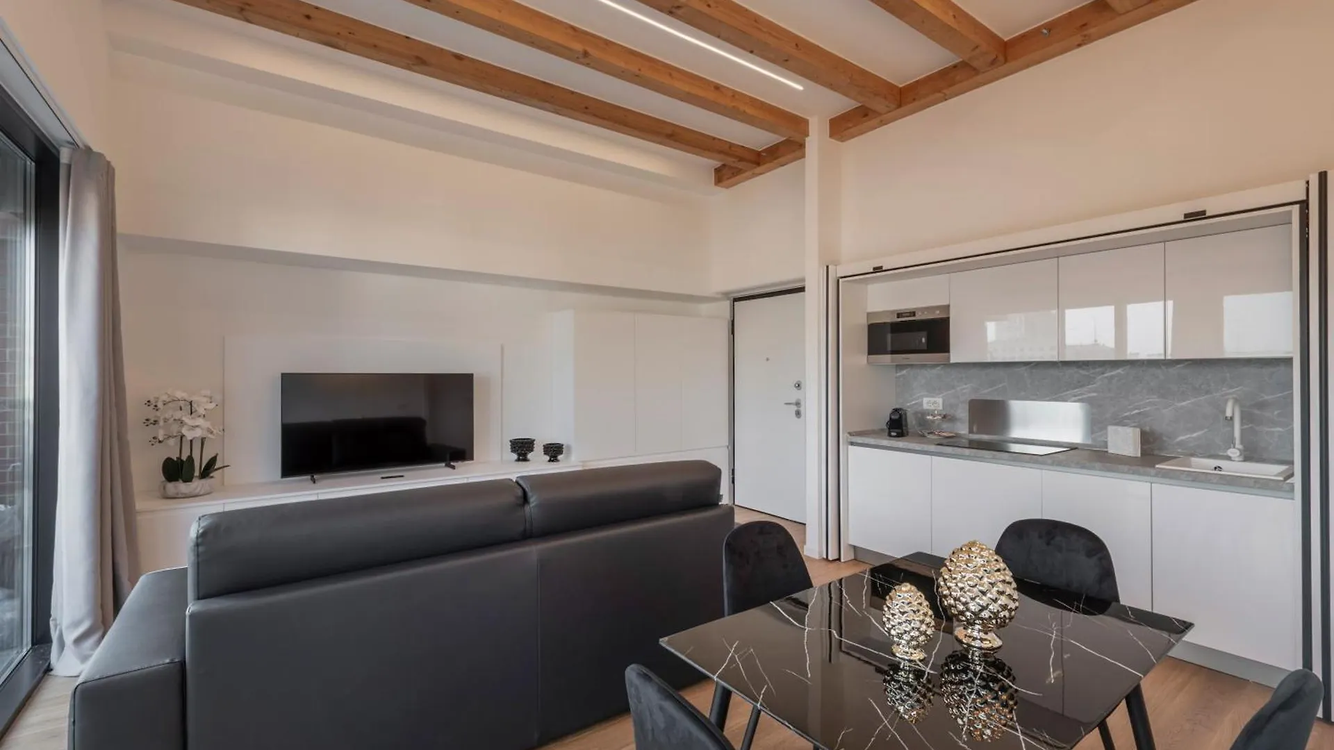 Milan Royal Suites - Centro Apartment