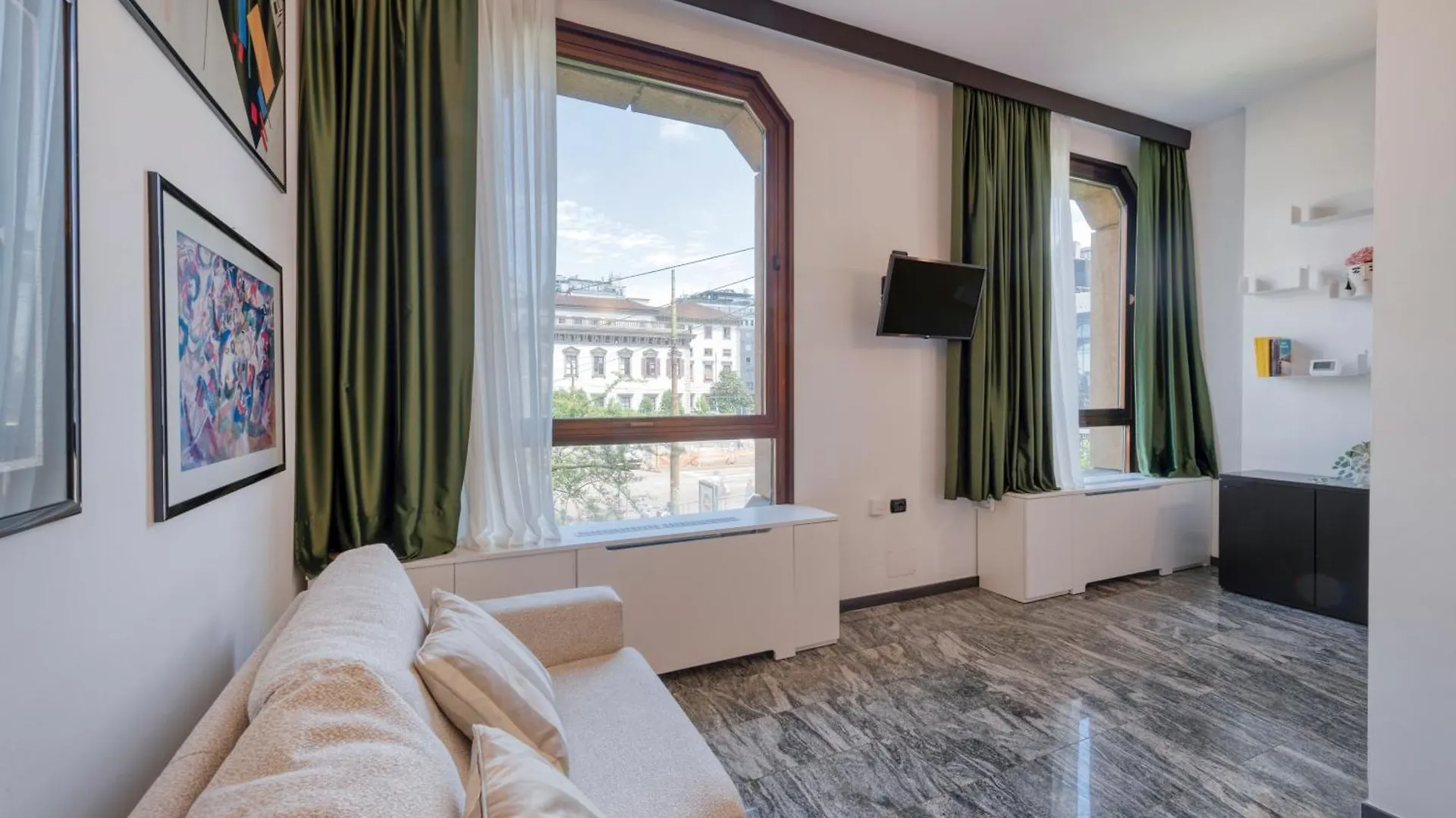 Milan Royal Suites - Centro Apartment