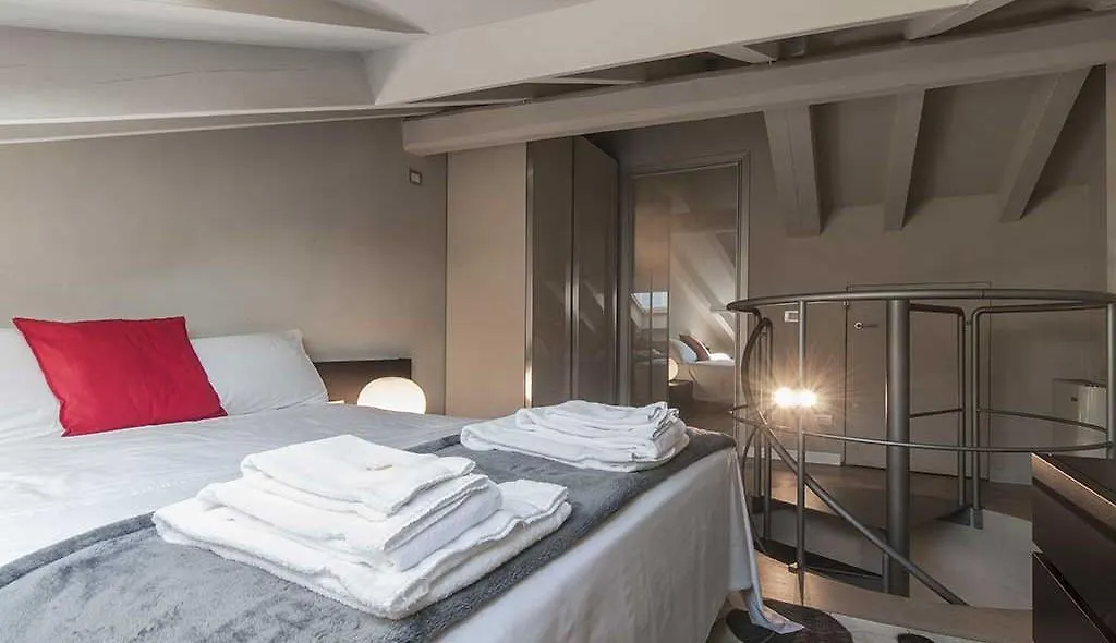 Milan Royal Suites - Centro Apartment